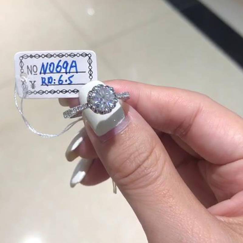 Straight arm flower bud six claw women's ring S925 silver plated platinum customized main stone moissanite diamond 1.0ct/secondary stone high carbon diamond